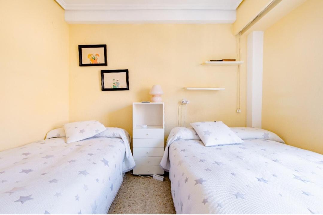 Habitación Triple Con Aire Acondicionado Homestay *