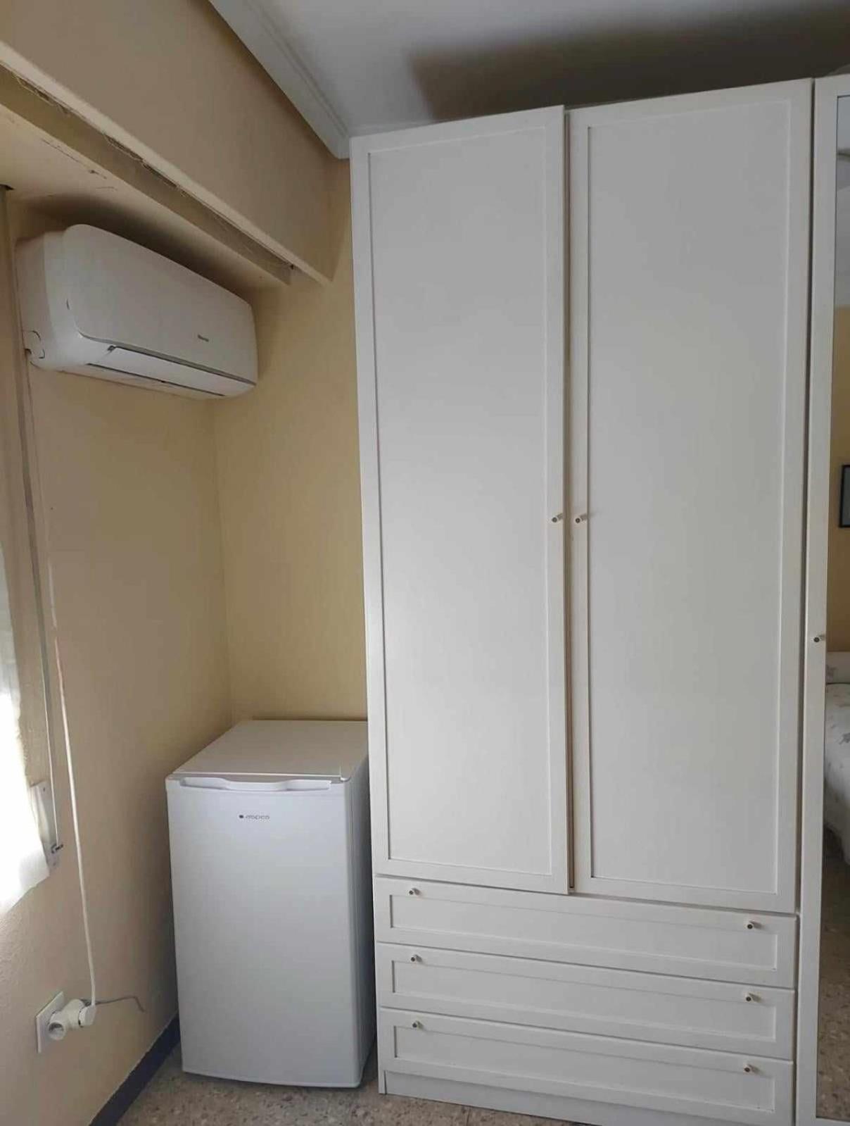 Habitación Triple Con Aire Acondicionado Homestay